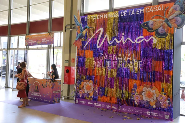 Governo de Minas faz recepção especial aos turistas que chegam em BH para feriado de Carnaval