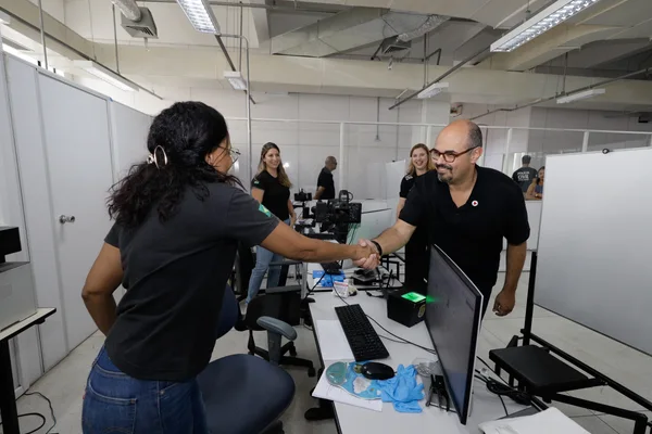 Governo de Minas devolve 292 celulares recuperados na segunda etapa da ação Tá Entregue