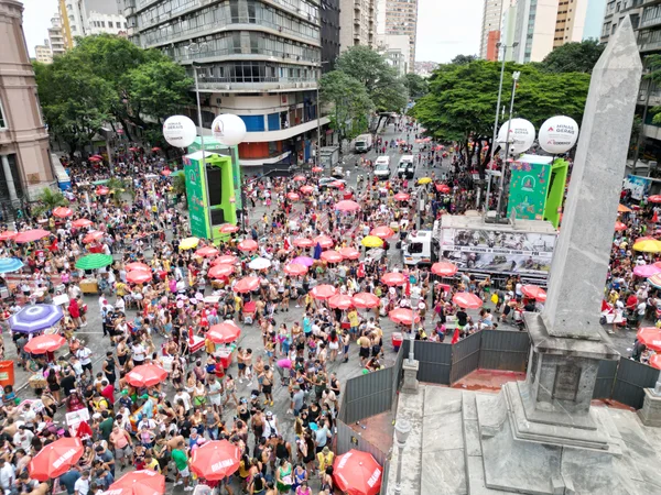 Sucesso de público, Carnaval em Minas Gerais conquista turistas e movimenta a economia em 2025