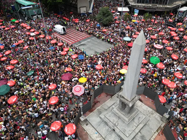 Sucesso de público, Carnaval em Minas Gerais conquista turistas e movimenta a economia em 2025