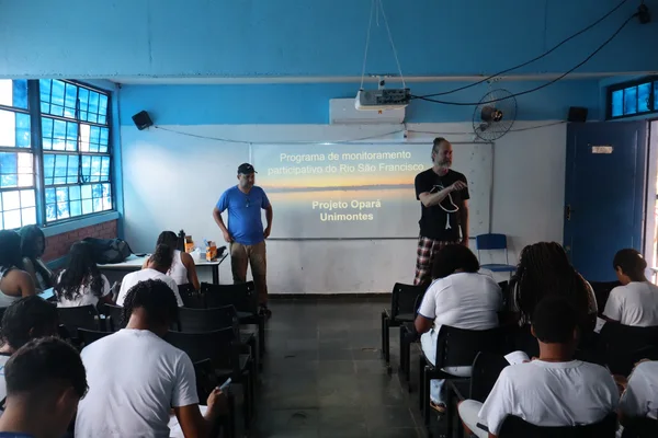 Unimontes lança barco-laboratório para monitorar qualidade da água do Rio São Francisco