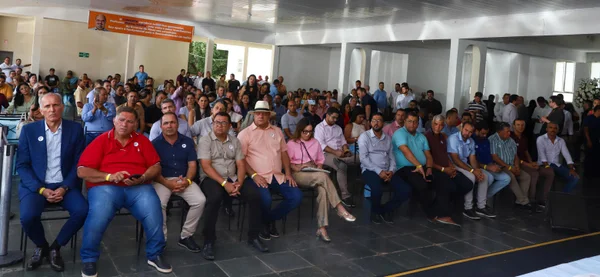 No Norte de Minas, vice-governador ressalta a força do associativismo para o desenvolvimento dos municípios
