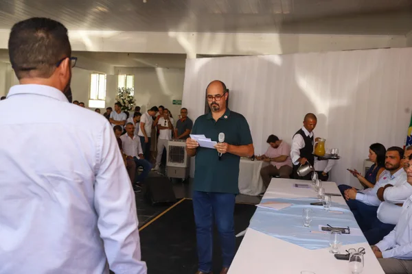 No Norte de Minas, vice-governador ressalta a força do associativismo para o desenvolvimento dos municípios
