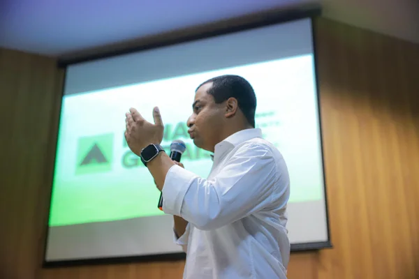 No Norte de Minas, vice-governador ressalta a força do associativismo para o desenvolvimento dos municípios