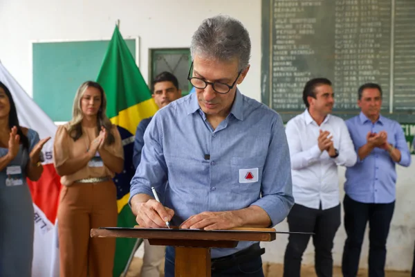 Governo de Minas vistoria unidades de saúde e educação nos vales do Rio Doce e do Aço