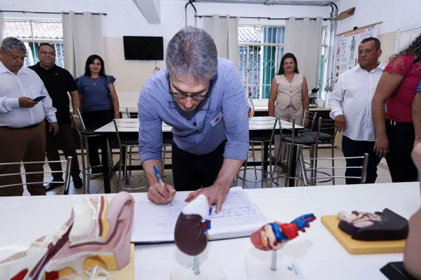 Governo de Minas vistoria unidades de saúde e educação nos vales do Rio Doce e do Aço