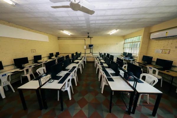 Governo de Minas vistoria unidades de saúde e educação nos vales do Rio Doce e do Aço