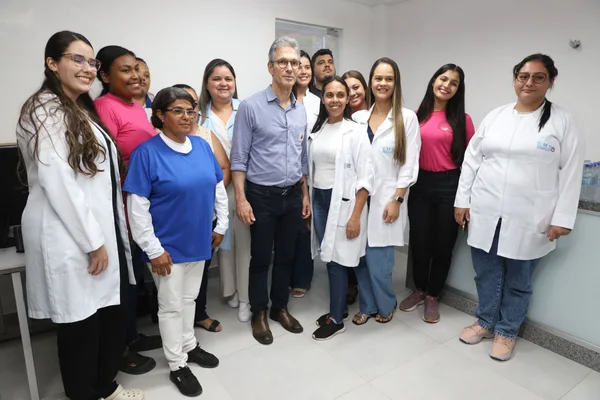 Governo de Minas vistoria unidades de saúde e educação nos vales do Rio Doce e do Aço