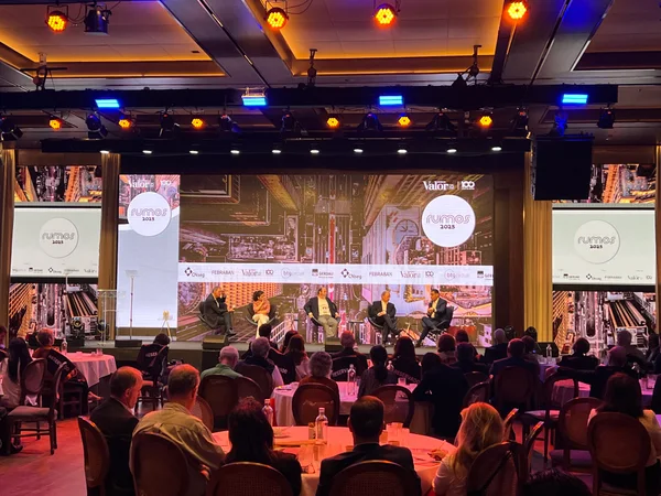Em São Paulo, governador de Minas Gerais participa de discussão sobre desenvolvimento do Brasil e apresenta o Trilhas de Futuro