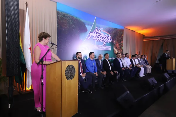 Governador de Minas acompanha cerimônia de posse da nova diretoria da Associação dos Municípios do Lago de Furnas