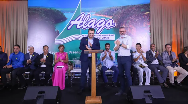 Governador de Minas acompanha cerimônia de posse da nova diretoria da Associação dos Municípios do Lago de Furnas
