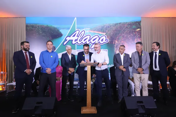 Governador de Minas acompanha cerimônia de posse da nova diretoria da Associação dos Municípios do Lago de Furnas