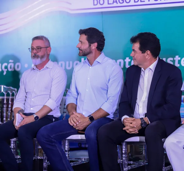 Governador de Minas acompanha cerimônia de posse da nova diretoria da Associação dos Municípios do Lago de Furnas