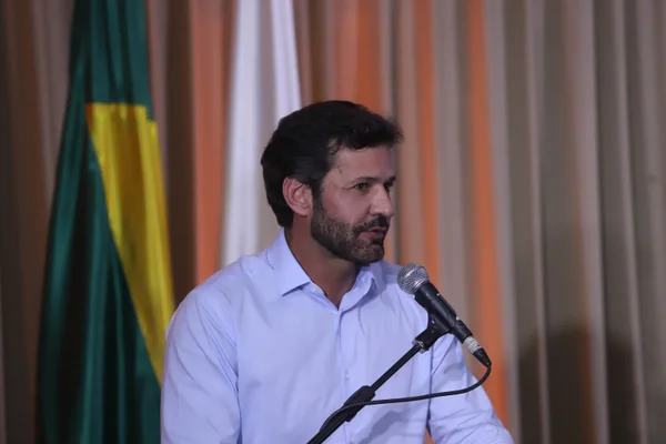 Governador de Minas acompanha cerimônia de posse da nova diretoria da Associação dos Municípios do Lago de Furnas