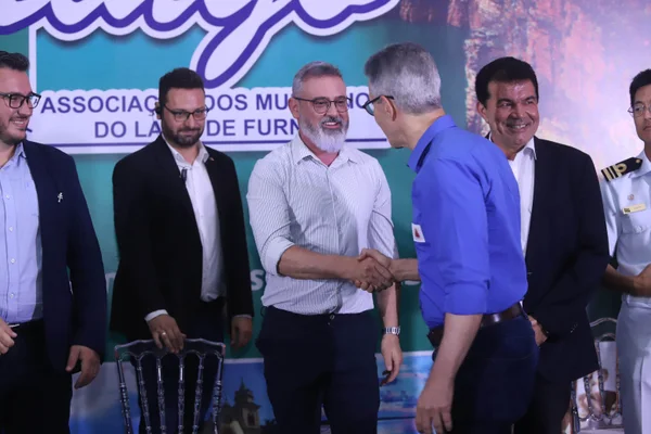 Governador de Minas acompanha cerimônia de posse da nova diretoria da Associação dos Municípios do Lago de Furnas