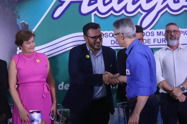 Governador de Minas acompanha cerimônia de posse da nova diretoria da Associação dos Municípios do Lago de Furnas