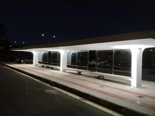 Cidade Administrativa inaugura dois novos abrigos para embarque e desembarque de ônibus no estacionamento