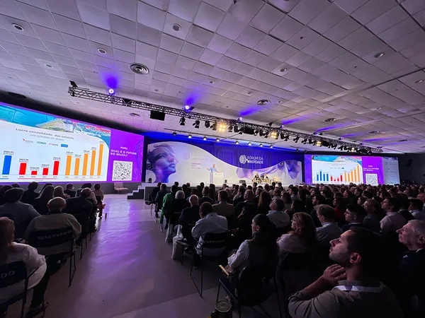 Governador apresenta balanço de investimentos privados e ações de educação no Fórum da Liberdade, em Porto Alegre (RS)