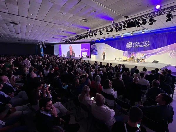 Governador apresenta balanço de investimentos privados e ações de educação no Fórum da Liberdade, em Porto Alegre (RS)