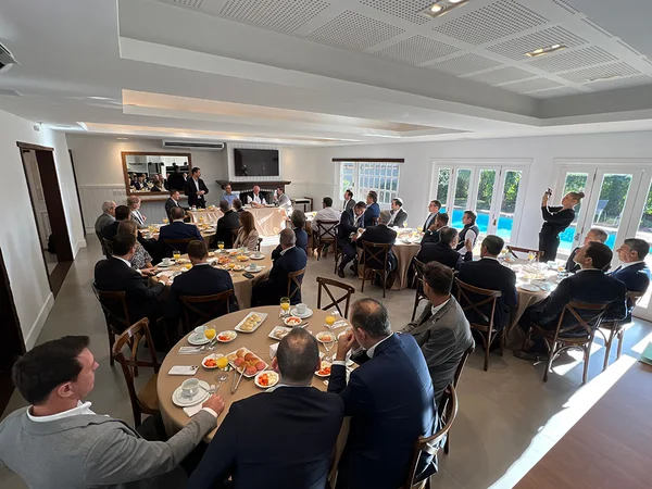 Governador apresenta balanço de investimentos privados e ações de educação no Fórum da Liberdade, em Porto Alegre (RS)