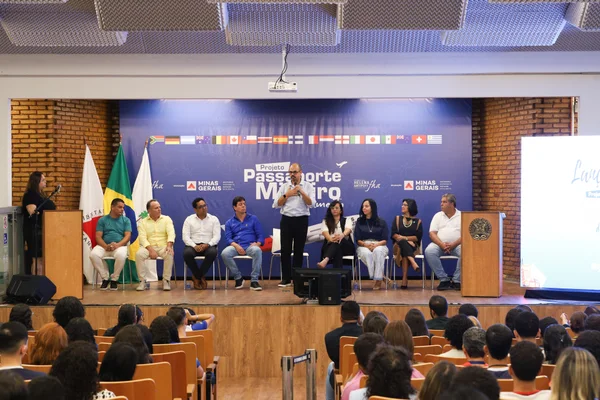 Governo de Minas amplia Passaporte Mineiro do Conhecimento para todas as 794 escolas de Ensino Médio em Tempo Integral do estado