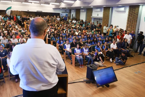 Governo de Minas amplia Passaporte Mineiro do Conhecimento para todas as 794 escolas de Ensino Médio em Tempo Integral do estado