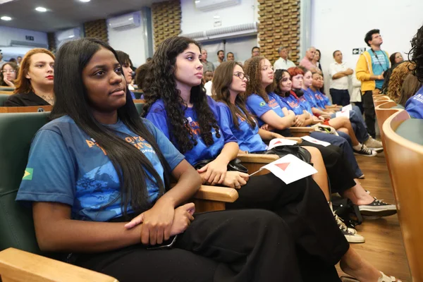Governo de Minas amplia Passaporte Mineiro do Conhecimento para todas as 794 escolas de Ensino Médio em Tempo Integral do estado