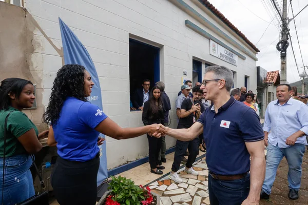 Governador se reúne com mulheres atendidas pelo Trajeto Moda e palestra sobre empreendedorismo para alunos do ensino médio
