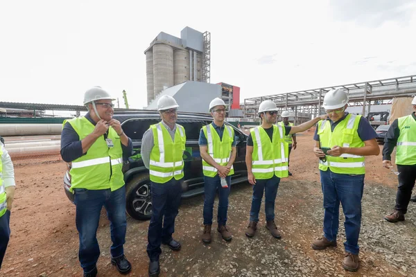 Governo de Minas reforça parceria com gigante do setor cervejeiro para expansão industrial em Passos