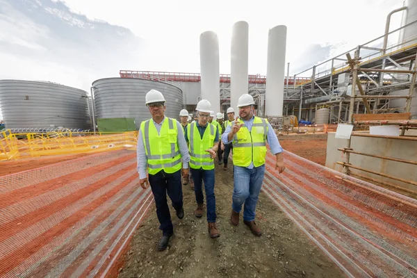 Governo de Minas reforça parceria com gigante do setor cervejeiro para expansão industrial em Passos