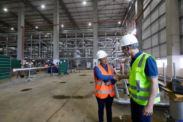 Governo de Minas reforça parceria com gigante do setor cervejeiro para expansão industrial em Passos