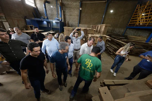 Governo de Minas reforça parceria com gigante do setor cervejeiro para expansão industrial em Passos