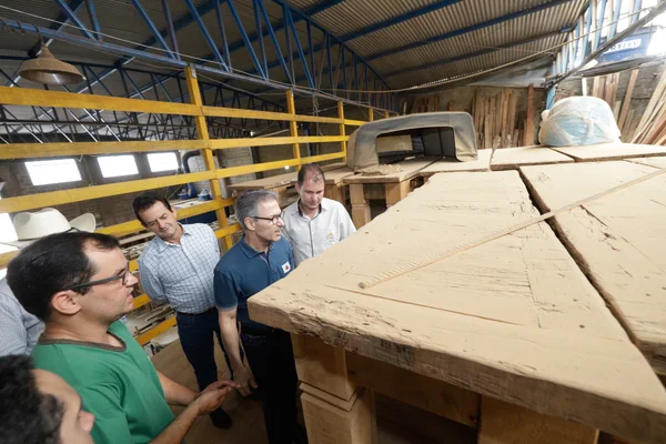 Governo de Minas reforça parceria com gigante do setor cervejeiro para expansão industrial em Passos