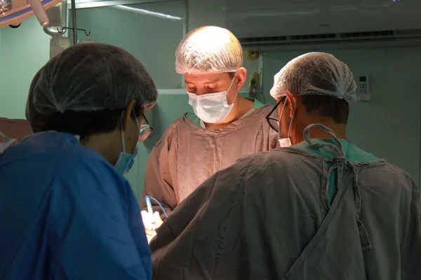 Hospital Alberto Cavalcanti mais que dobra cirurgias oncológicas e garante tratamento mais rápido aos pacientes do SUS