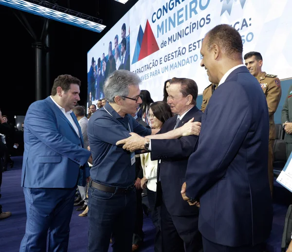 Governo de Minas participa da posse da nova diretoria da Associação Mineira de Municípios