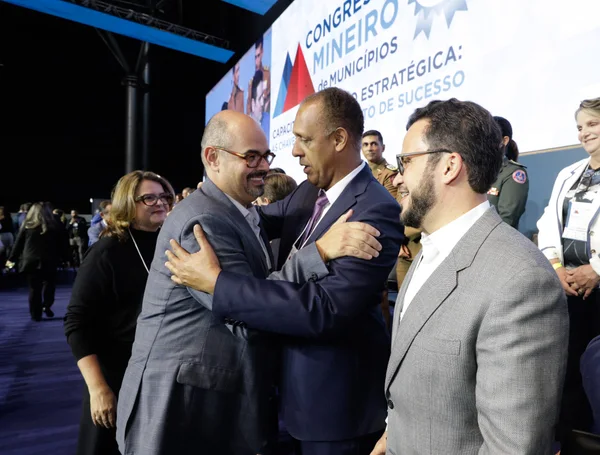 Governo de Minas participa da posse da nova diretoria da Associação Mineira de Municípios