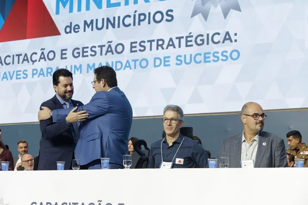 Governo de Minas participa da posse da nova diretoria da Associação Mineira de Municípios