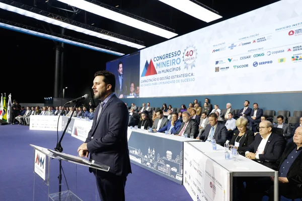Governo de Minas participa da posse da nova diretoria da Associação Mineira de Municípios