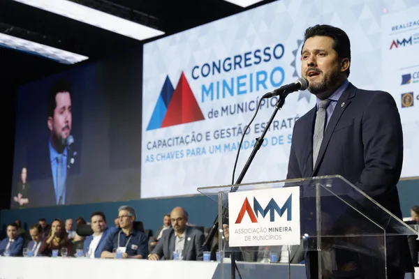 Governo de Minas participa da posse da nova diretoria da Associação Mineira de Municípios