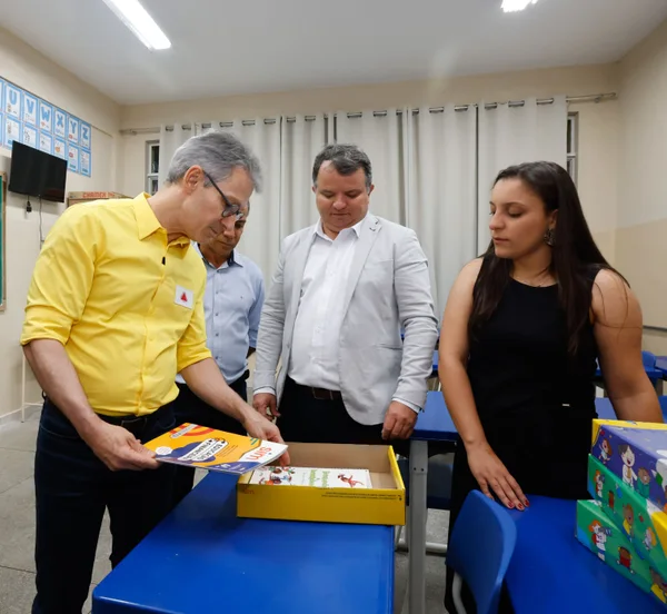 Governador vistoria escola municipal beneficiada pelo Projeto Mãos Dadas e Centro de Especialidades Médicas em Piracema