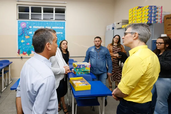 Governador vistoria escola municipal beneficiada pelo Projeto Mãos Dadas e Centro de Especialidades Médicas em Piracema