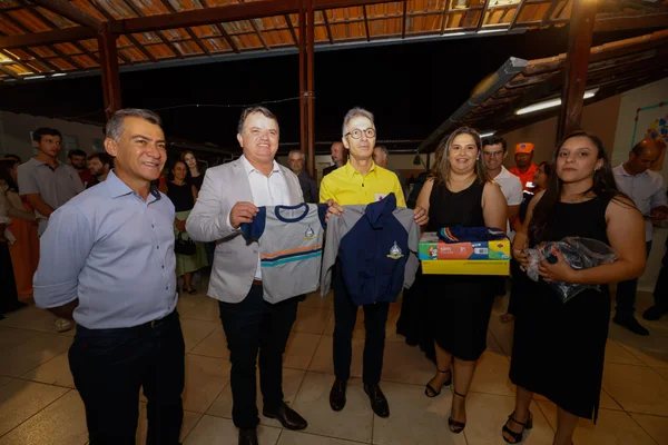 Governador vistoria escola municipal beneficiada pelo Projeto Mãos Dadas e Centro de Especialidades Médicas em Piracema