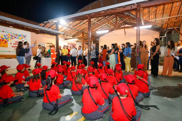 Governador vistoria escola municipal beneficiada pelo Projeto Mãos Dadas e Centro de Especialidades Médicas em Piracema