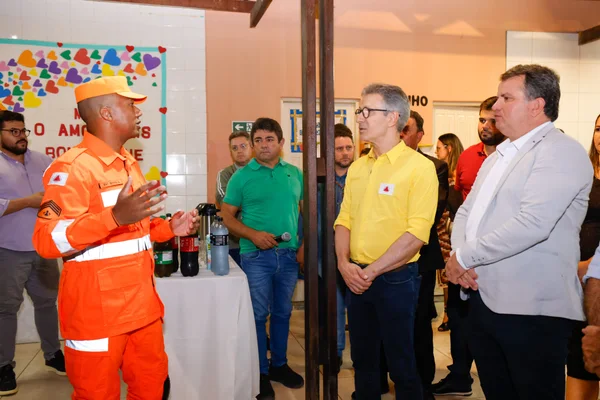 Governador vistoria escola municipal beneficiada pelo Projeto Mãos Dadas e Centro de Especialidades Médicas em Piracema