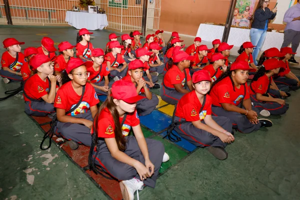 Governador vistoria escola municipal beneficiada pelo Projeto Mãos Dadas e Centro de Especialidades Médicas em Piracema
