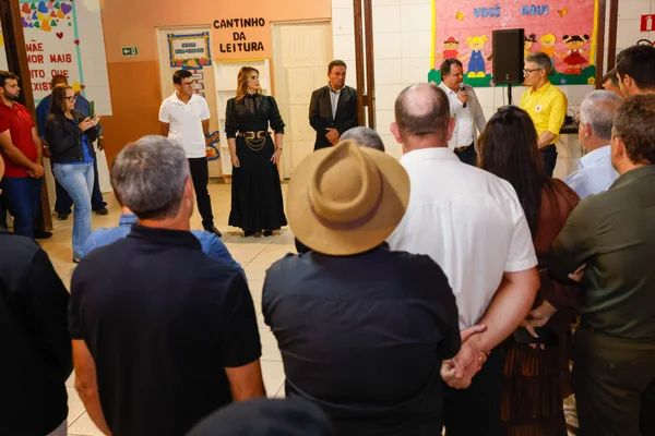 Governador vistoria escola municipal beneficiada pelo Projeto Mãos Dadas e Centro de Especialidades Médicas em Piracema