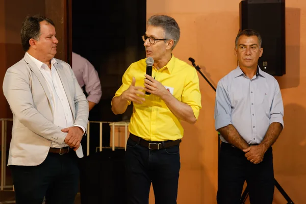 Governador vistoria escola municipal beneficiada pelo Projeto Mãos Dadas e Centro de Especialidades Médicas em Piracema