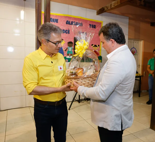 Governador vistoria escola municipal beneficiada pelo Projeto Mãos Dadas e Centro de Especialidades Médicas em Piracema