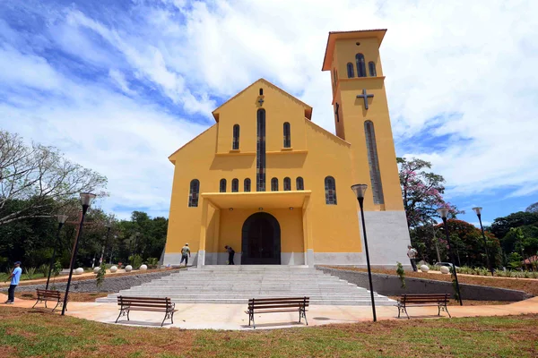 Anastasia participou da missa que marcou entrega do restauro da Igreja Nossa Senhora das Graças