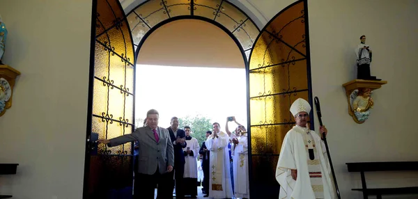 Anastasia participou da missa que marcou entrega do restauro da Igreja Nossa Senhora das Graças